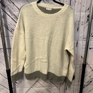 Chicsoul Cream and Gray Women's Crew Neck Sweater